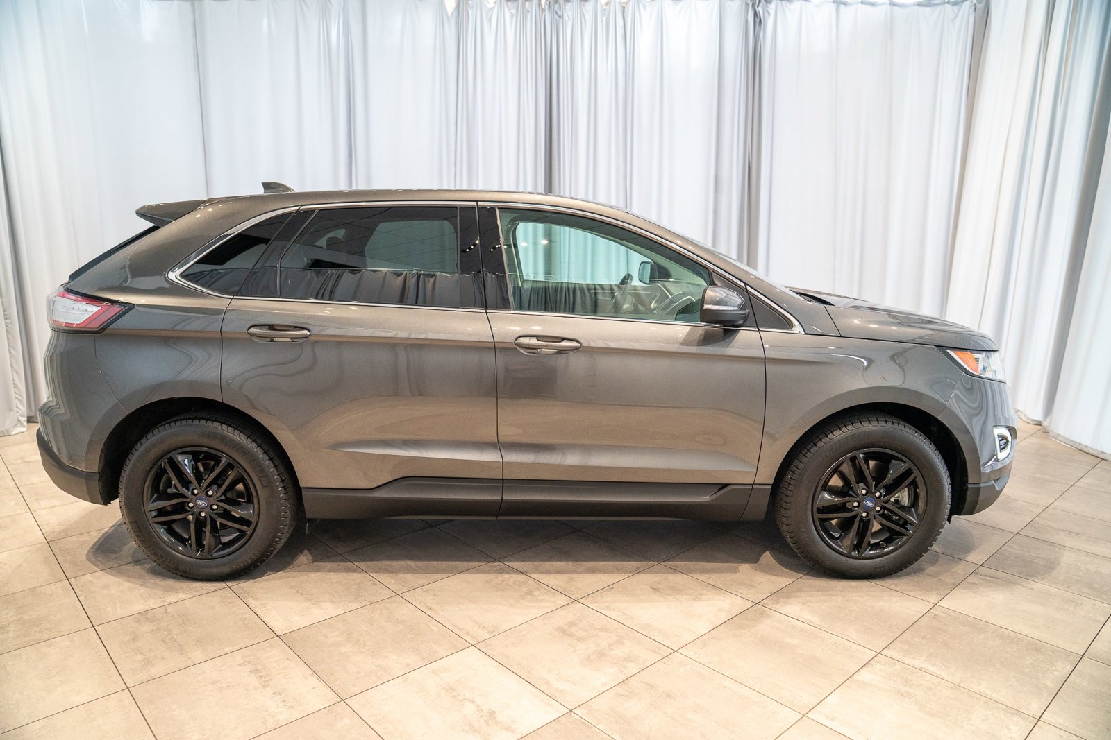2018 Ford Edge SEL photo 2