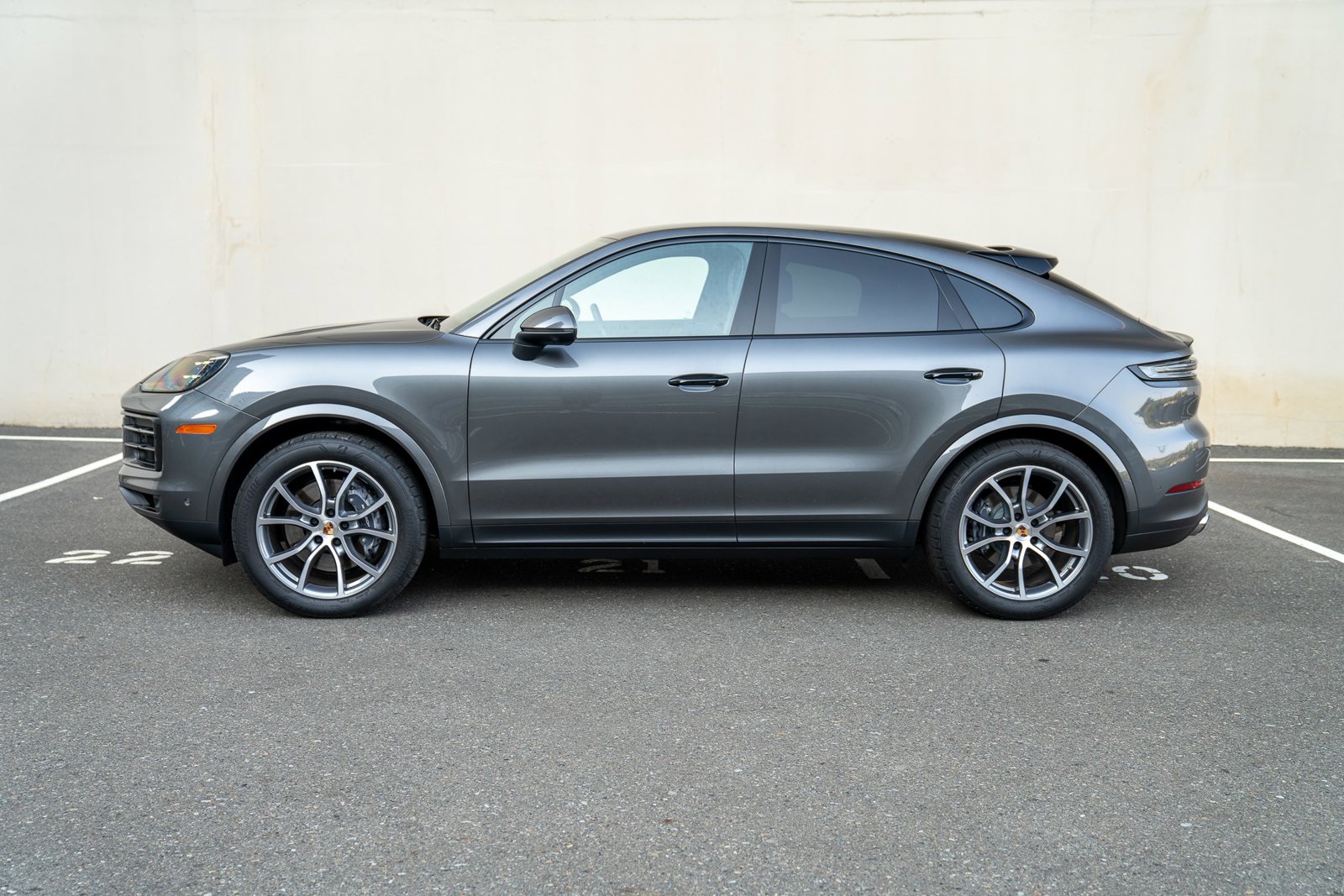 2025 Porsche Cayenne Coupe photo 2