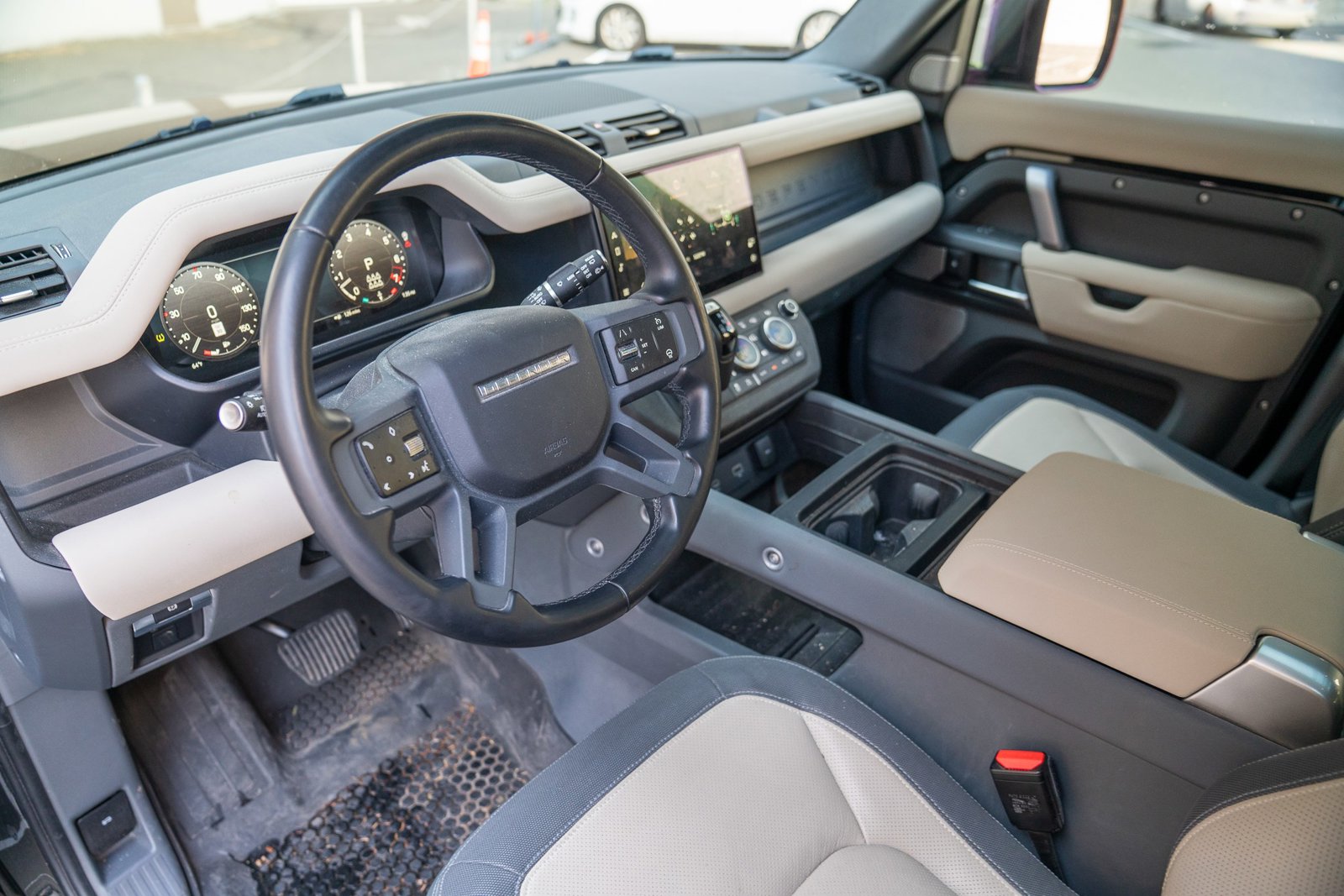 2023 Land Rover Defender 130 X-Dynamic SE photo 4
