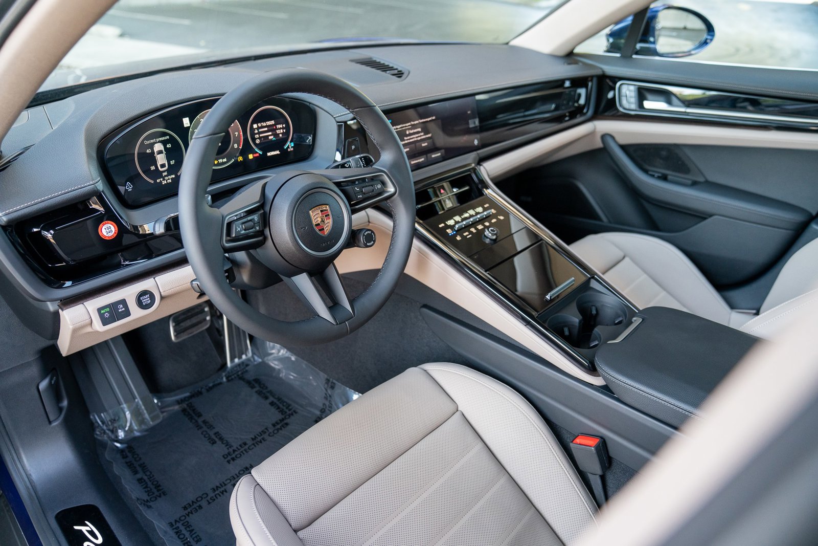 2025 Porsche Panamera 4 photo 4