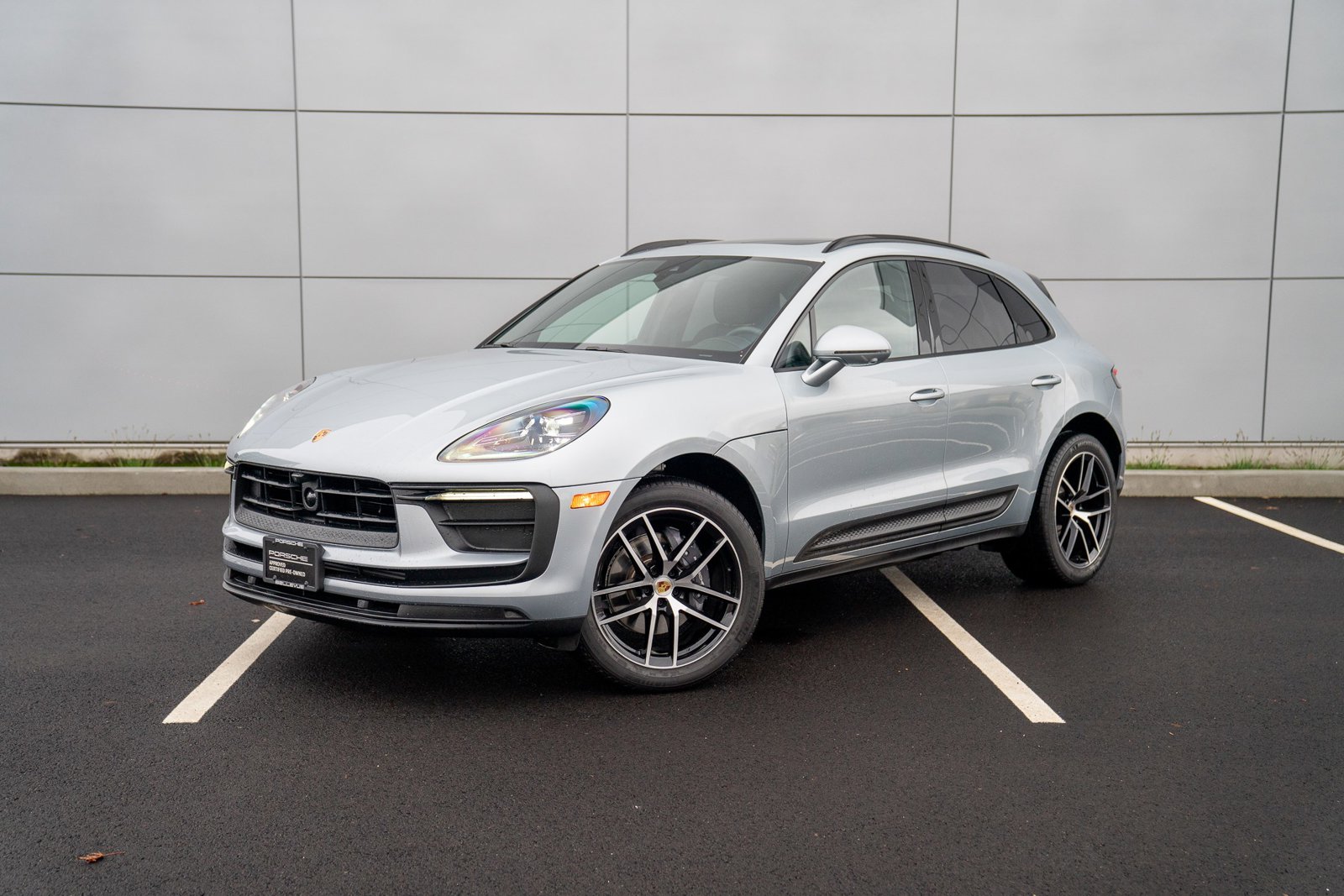 2025 Porsche Macan T's photo