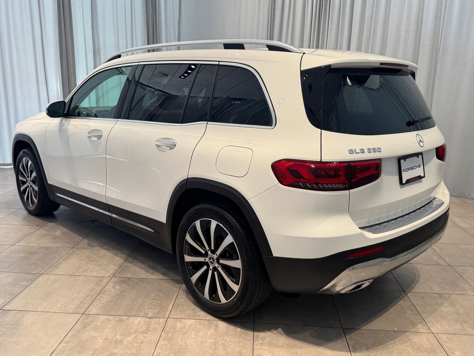 2022 Mercedes Benz GLB 250 photo 3