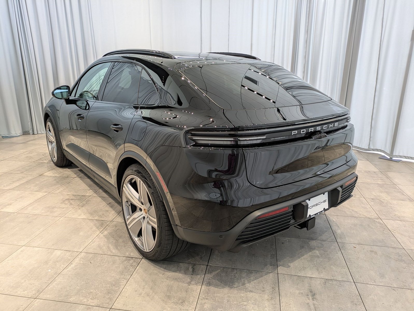 2025 Porsche Macan Electric photo 3
