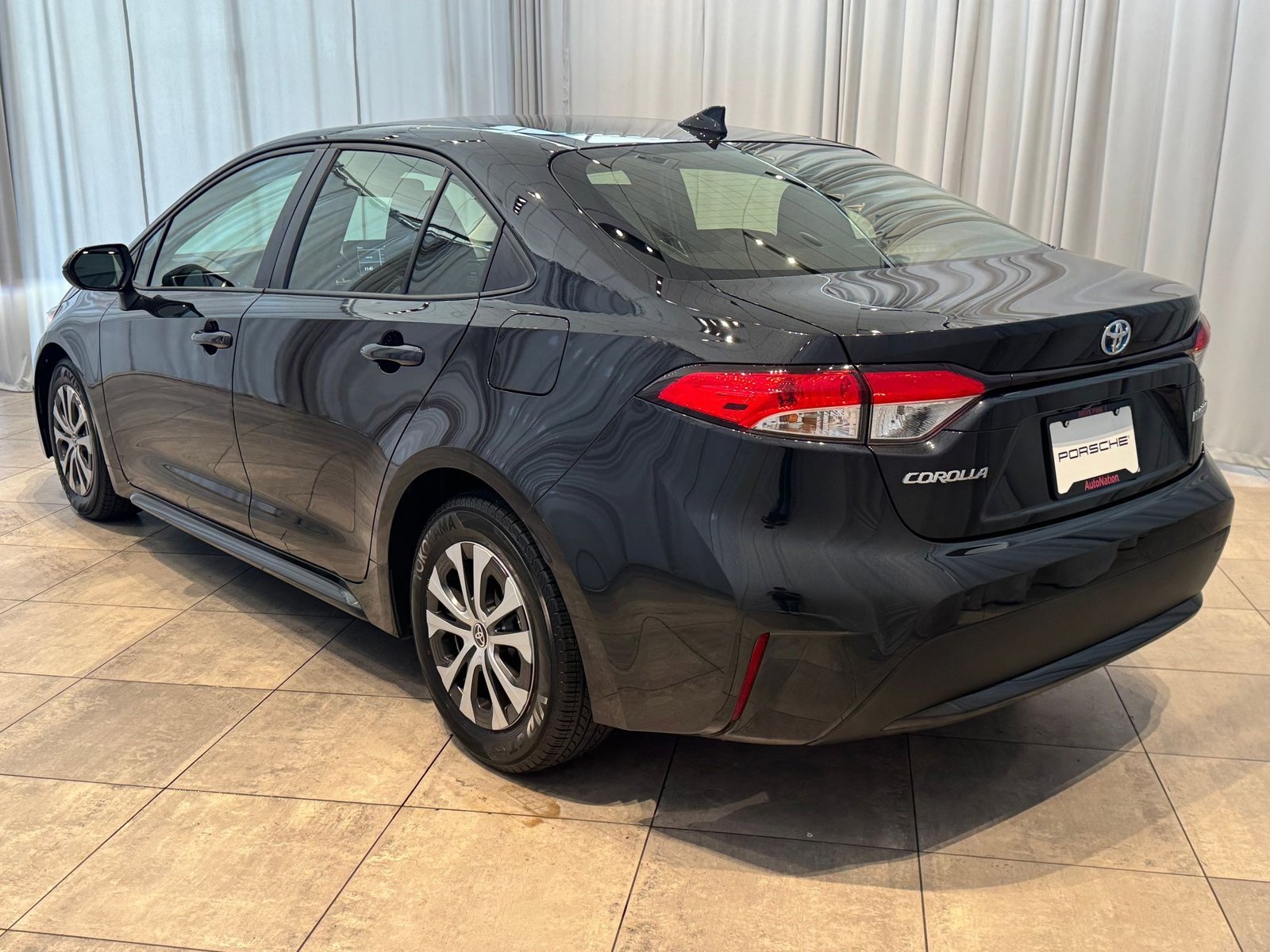 2022 Toyota Corolla Hybrid LE photo 3