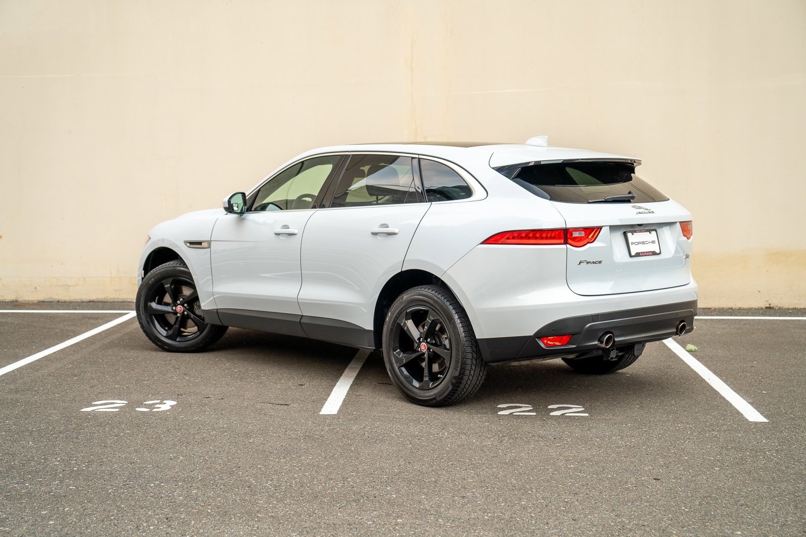 2017 Jaguar F-PACE Prestige photo 3