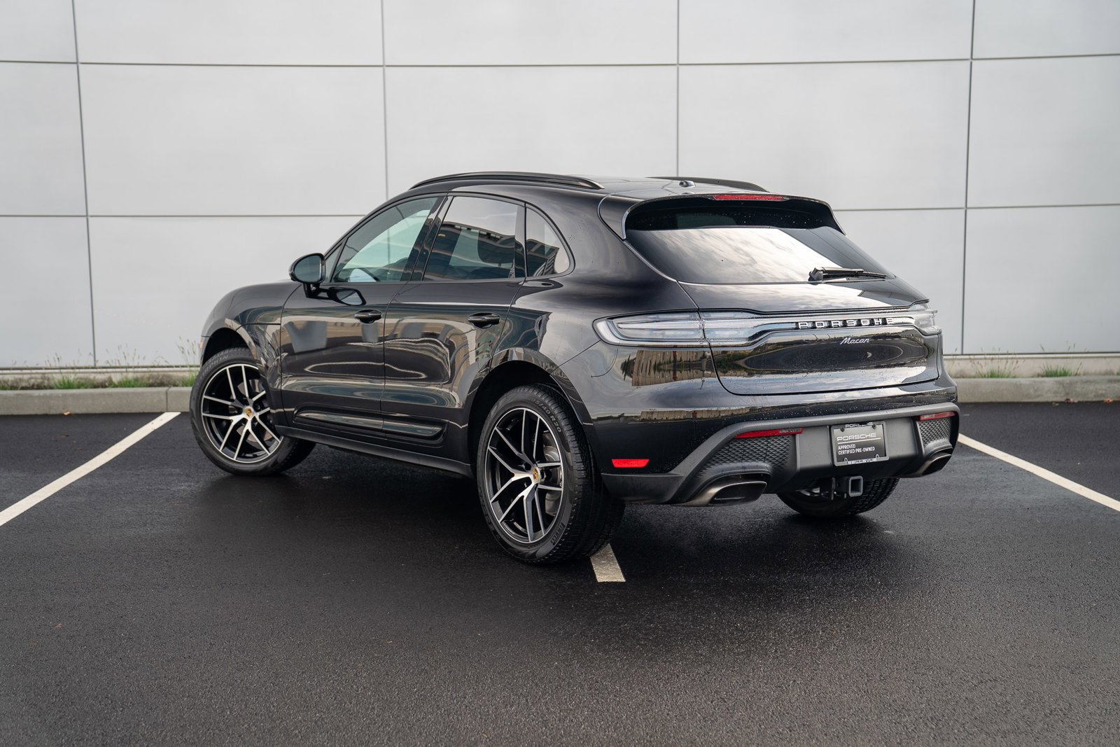 2025 Porsche Macan S photo 3