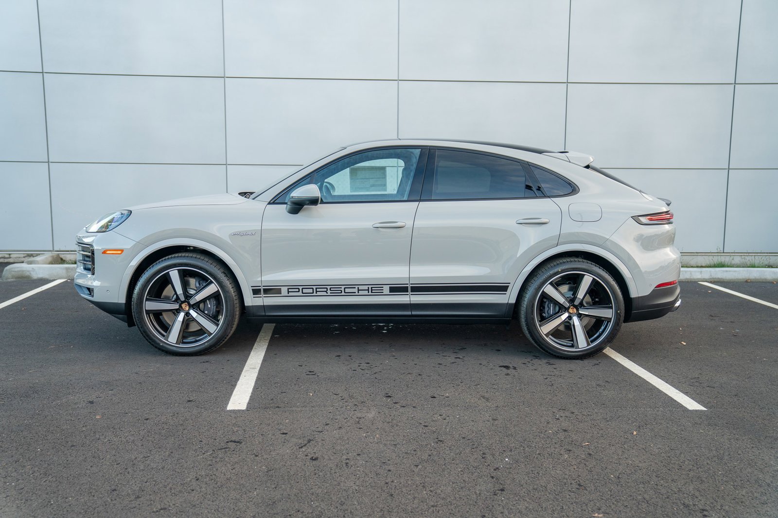 2026 Porsche Cayenne E-Hybrid Coupe photo 2