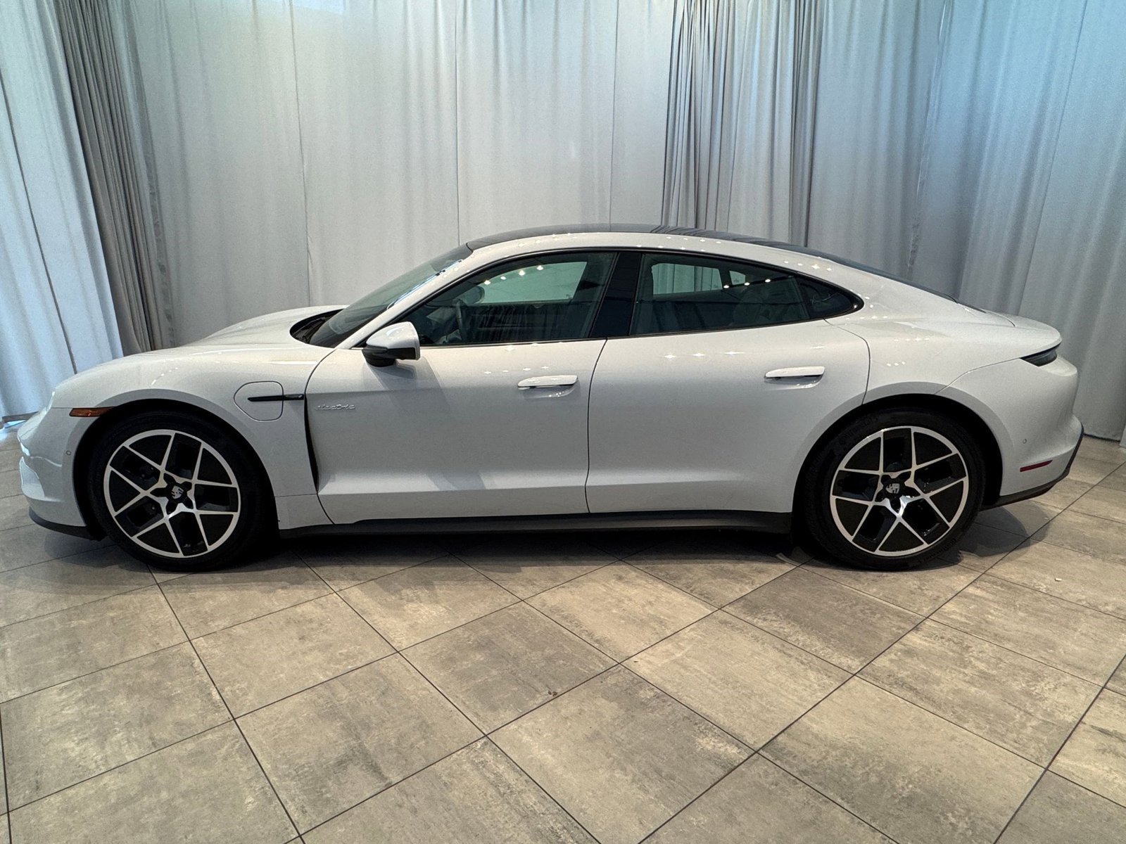 2025 Porsche Taycan photo 2