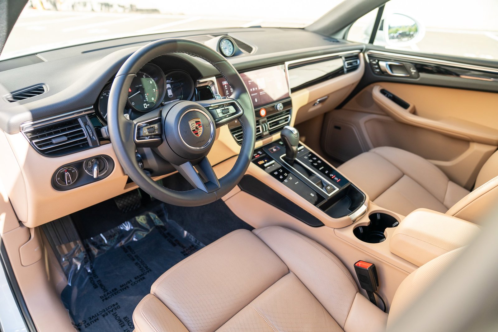 2025 Porsche Macan S photo 3