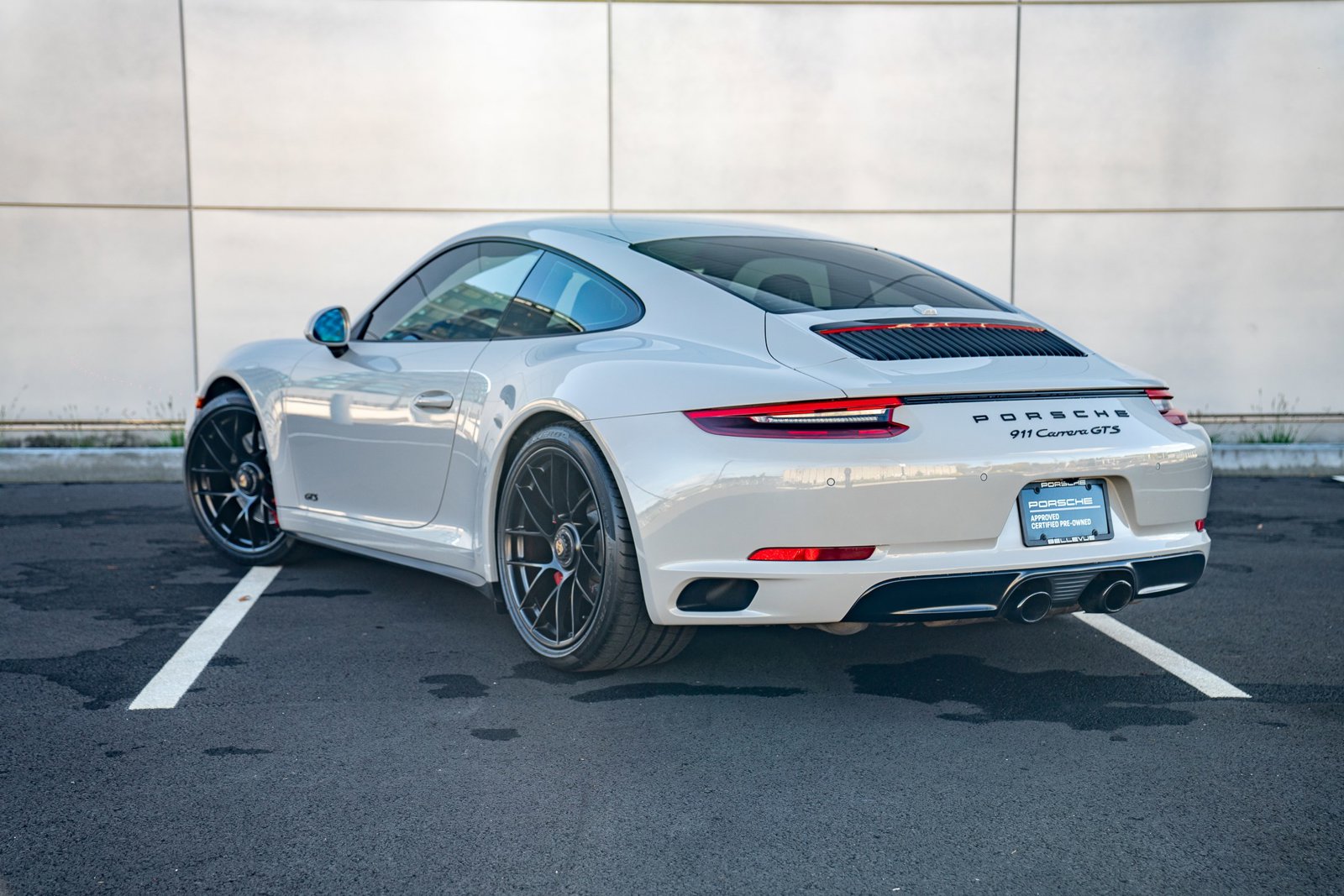 2018 Porsche 911 GTS photo 3