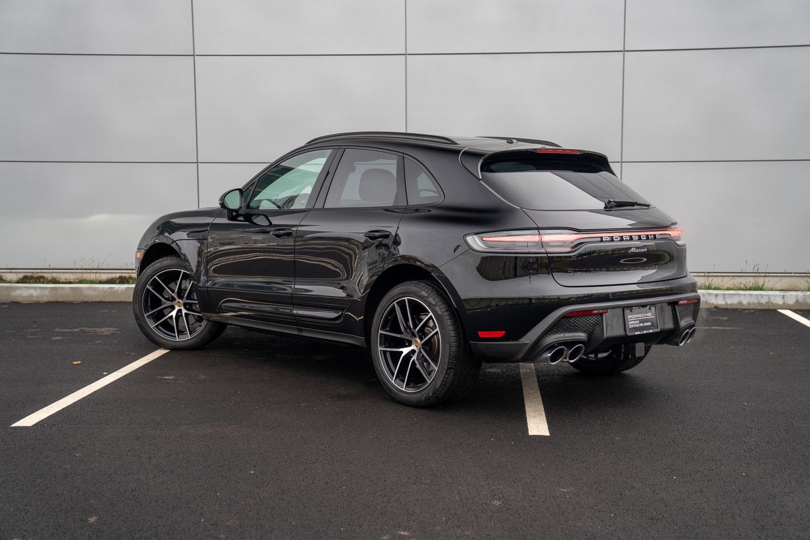 2025 Porsche Macan S photo 3