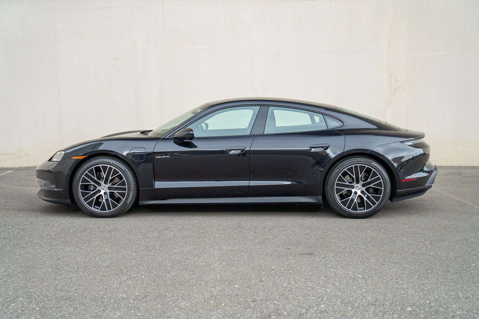 2025 Porsche Taycan 4 photo 2