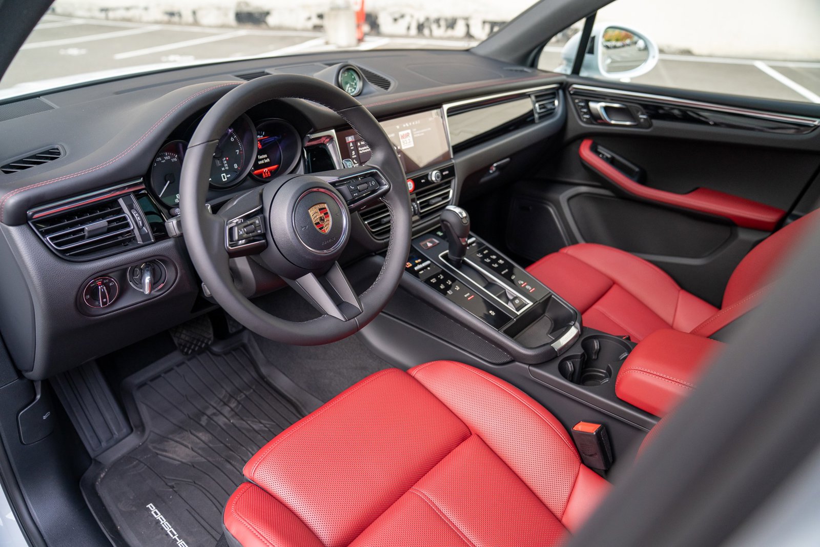 2026 Porsche Macan S photo 4