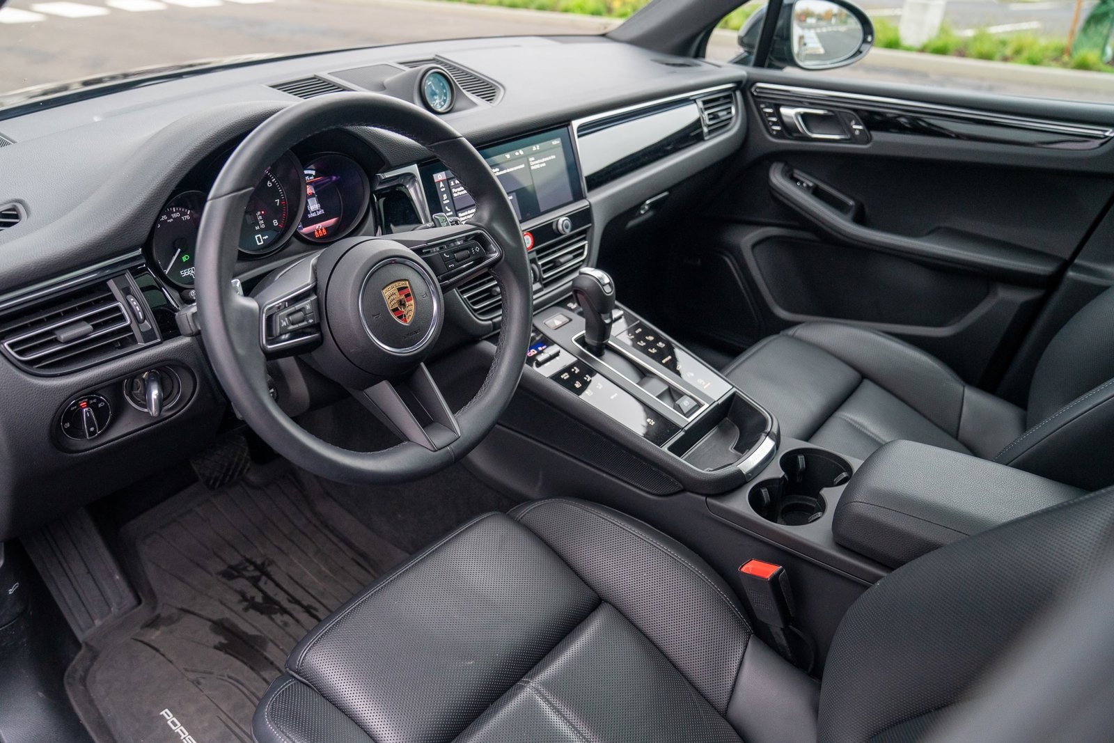 2025 Porsche Macan S photo 4