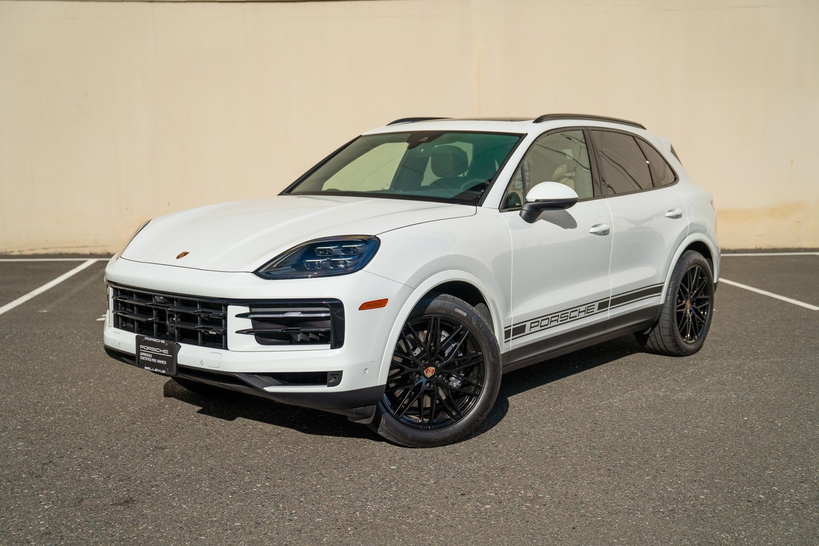 2025 Porsche Cayenne Base's photo