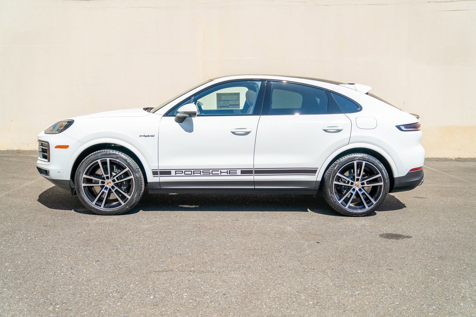 2025 Porsche Cayenne E-Hybrid Coupe photo 2