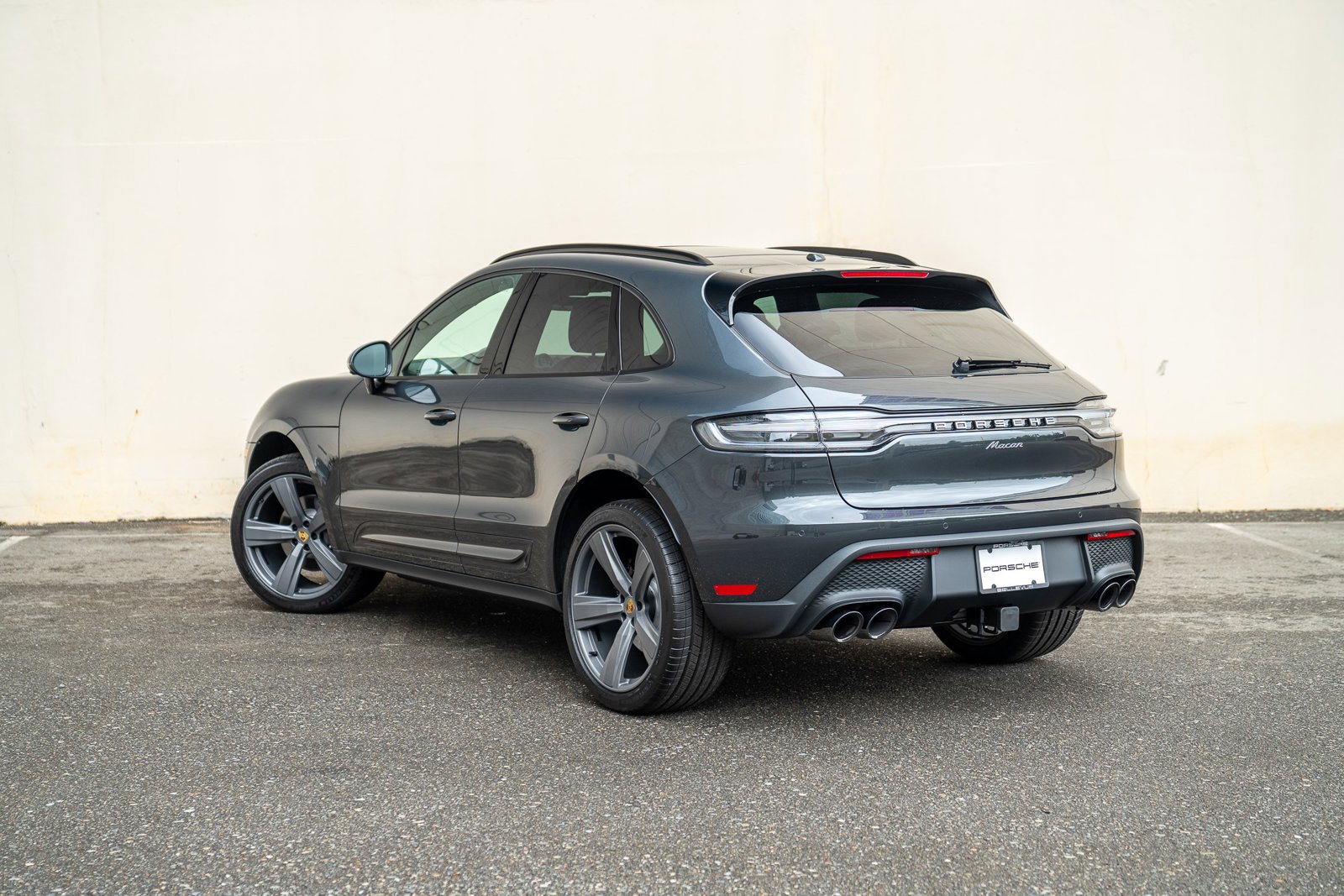 2025 Porsche Macan T photo 2