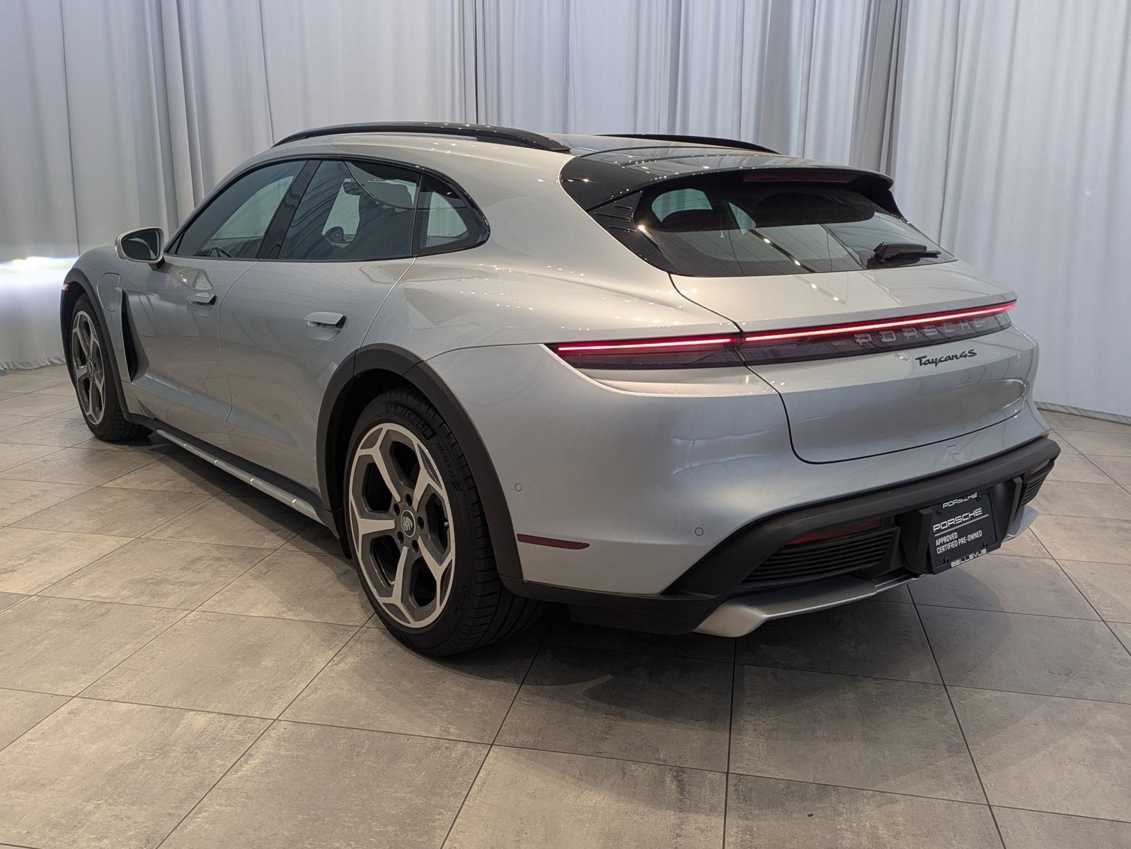 2024 Porsche Taycan Cross Turismo 4S photo 3