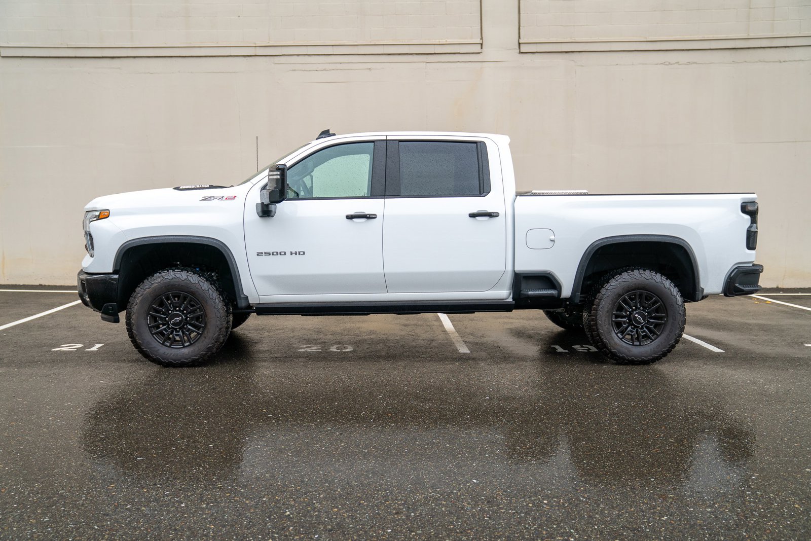 2024 Chevrolet Silverado 2500HD ZR2 photo 2