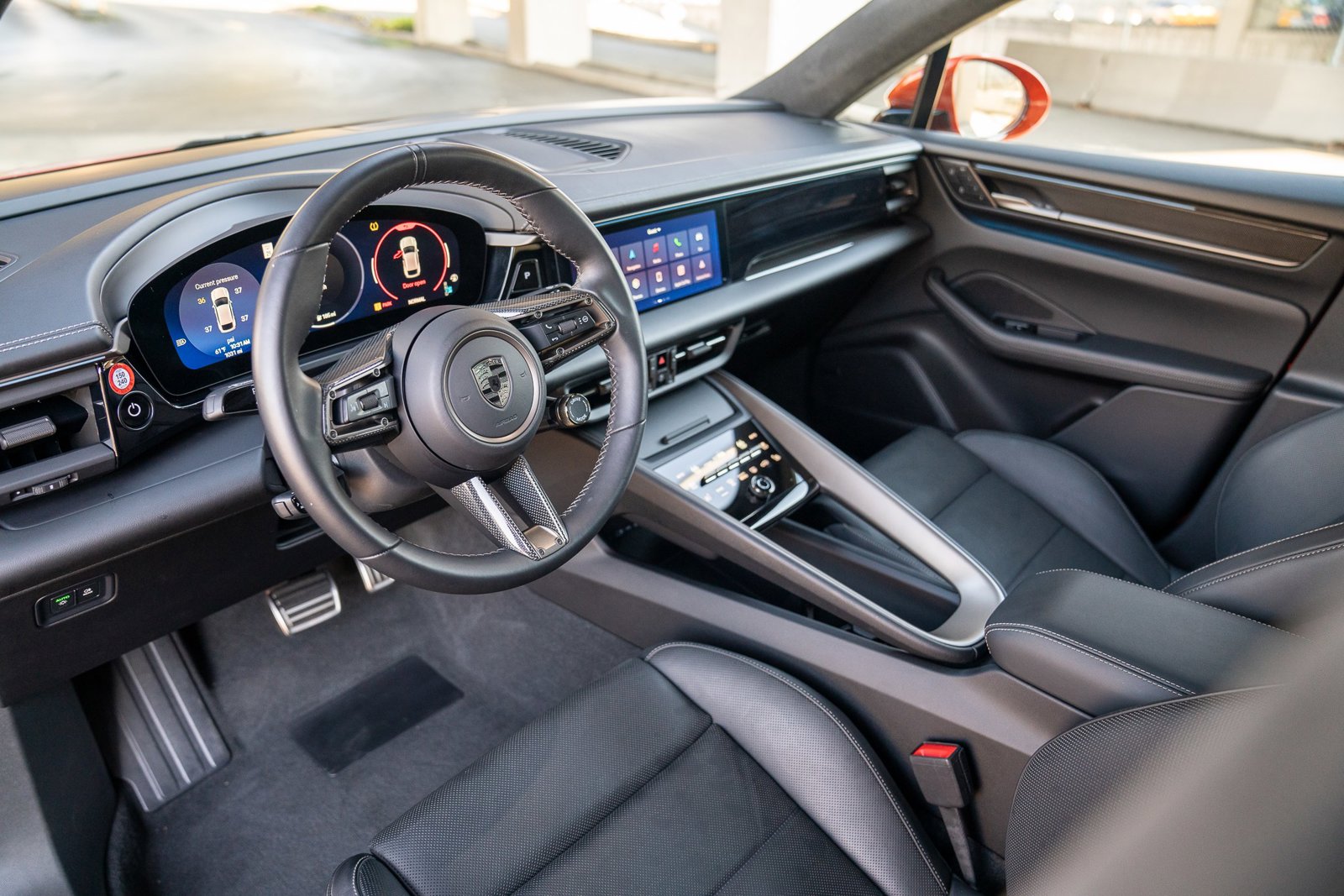 2024 Porsche Macan Electric Turbo photo 4