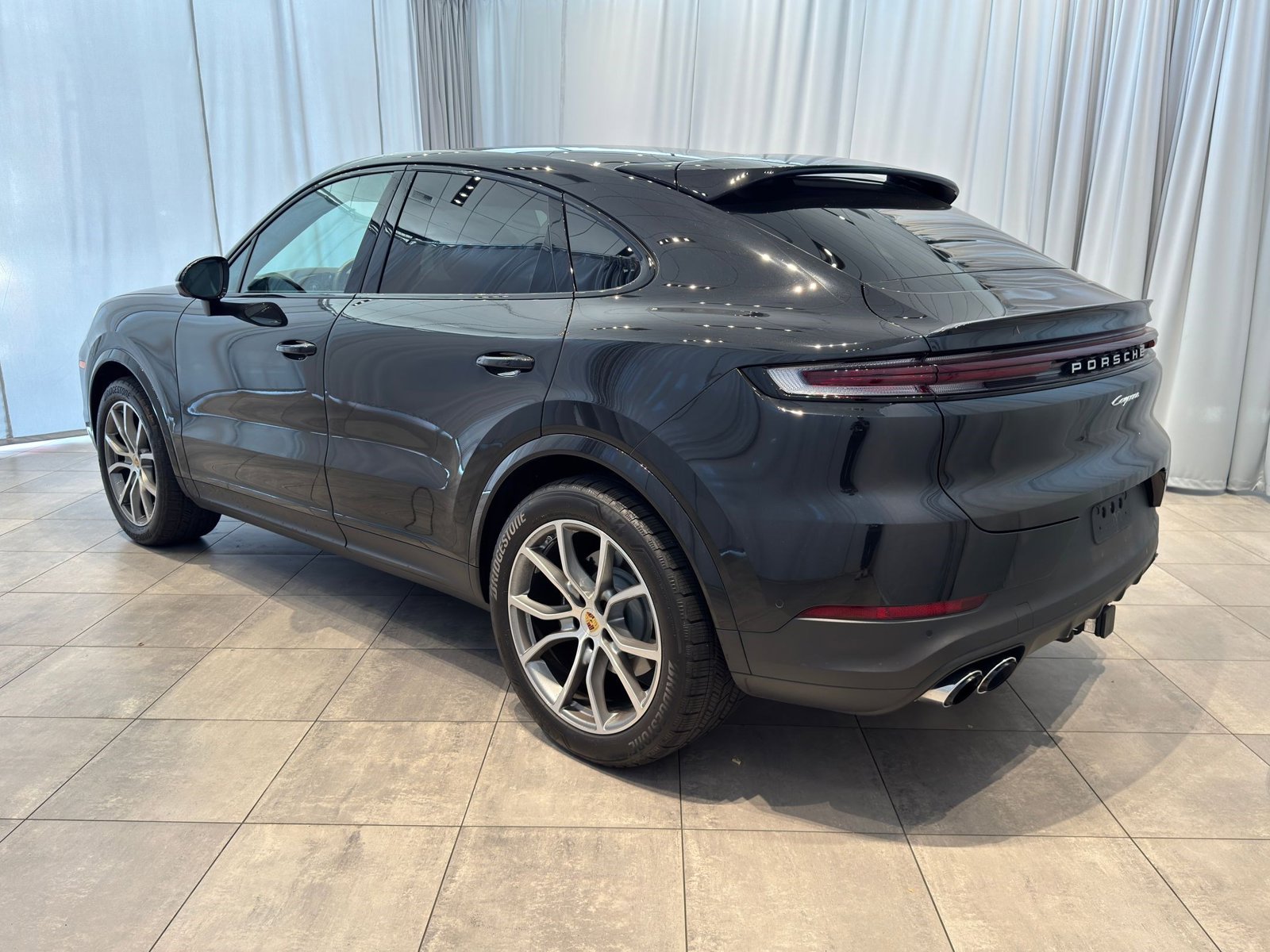 2024 Porsche Cayenne Coupe photo 3