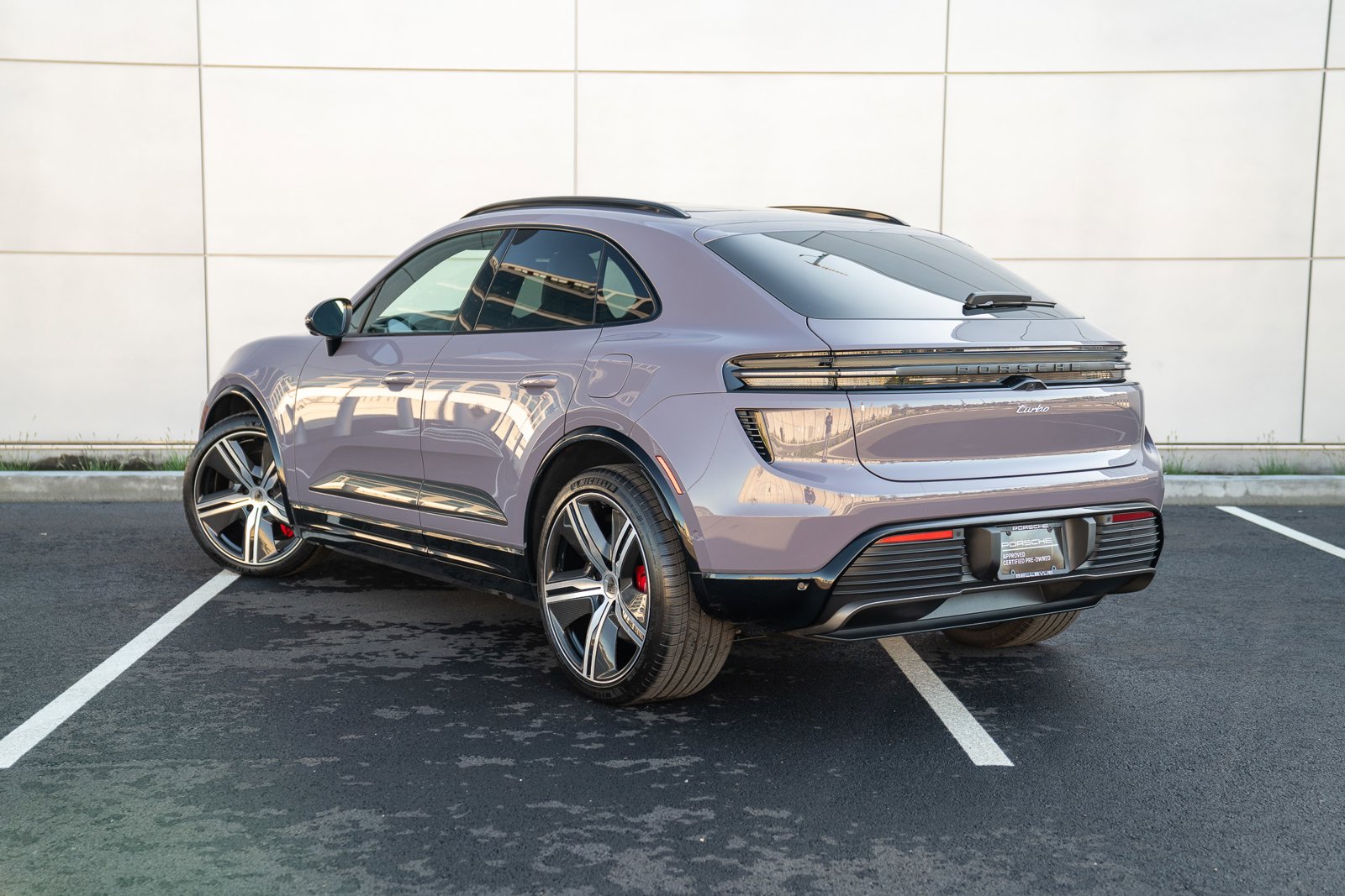 2024 Porsche Macan Electric Turbo photo 3