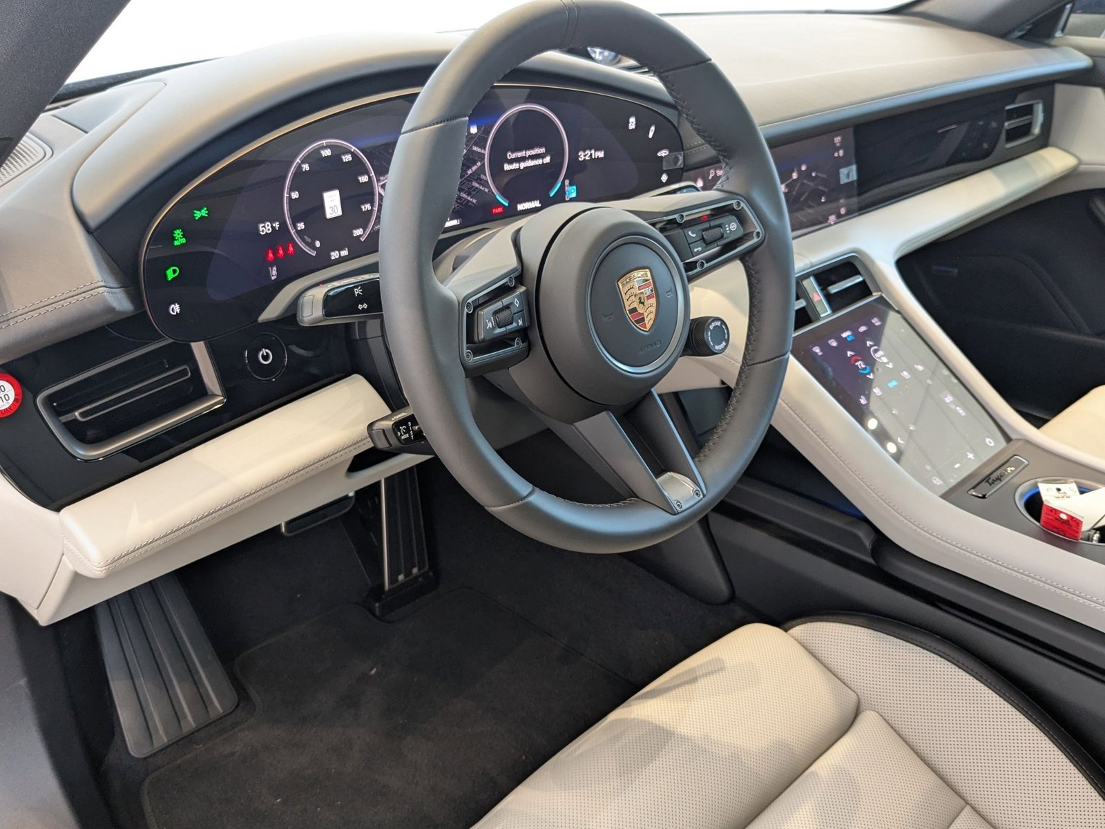 2025 Porsche Taycan photo 4