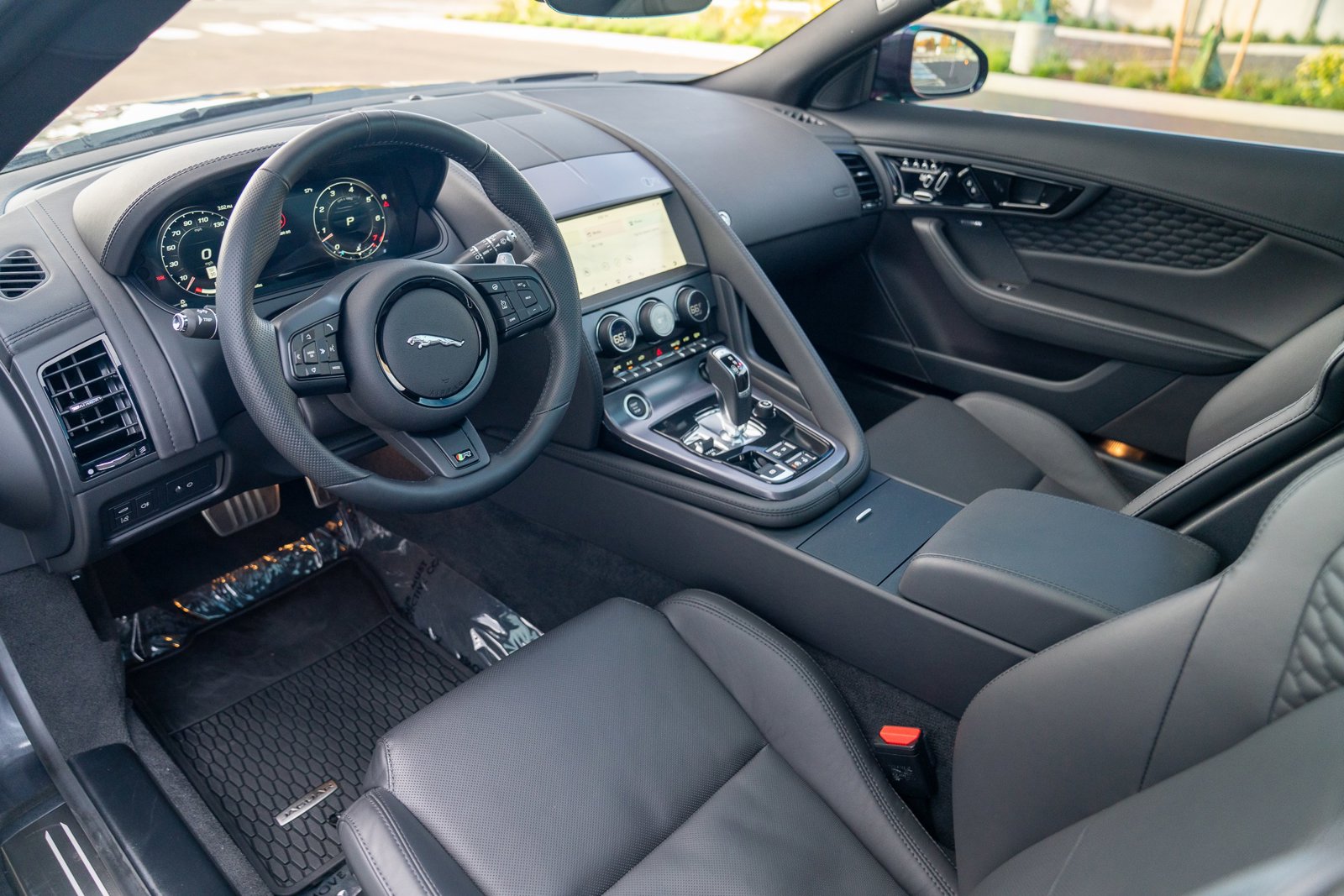 2023 Jaguar F-TYPE R photo 4