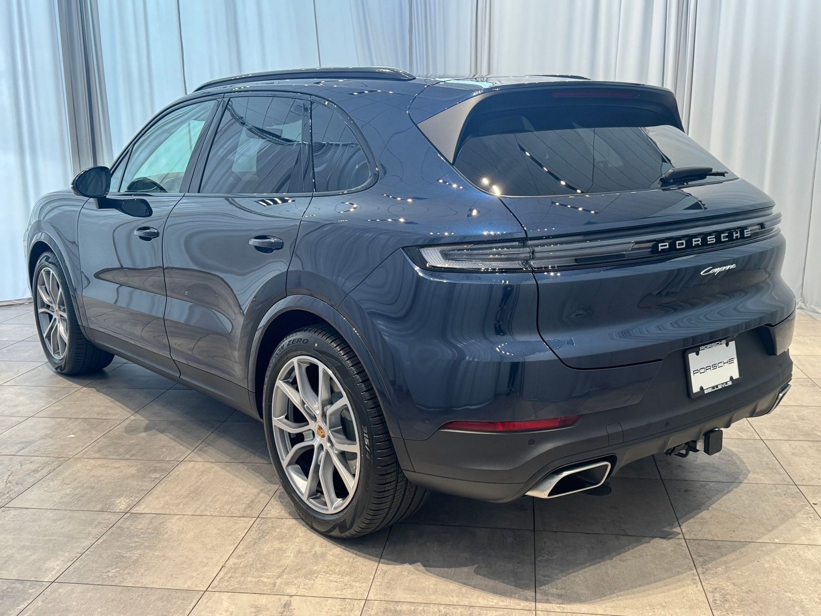 2025 Porsche Cayenne photo 3