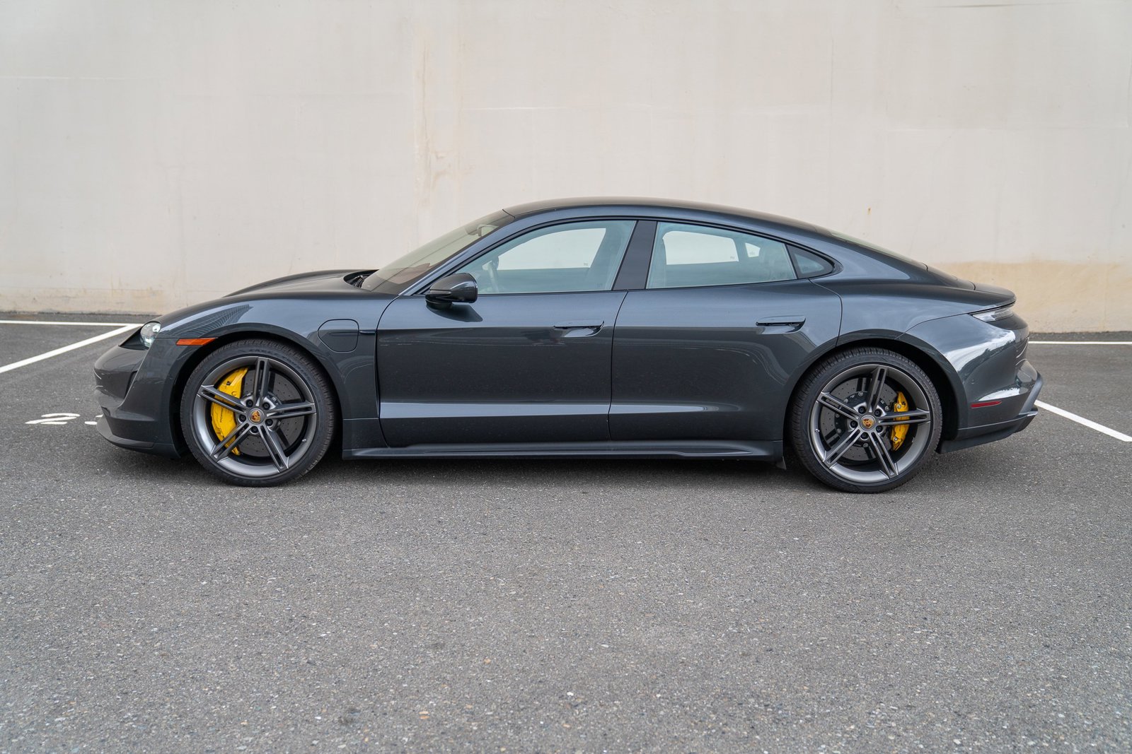 2022 Porsche Taycan Turbo photo 2