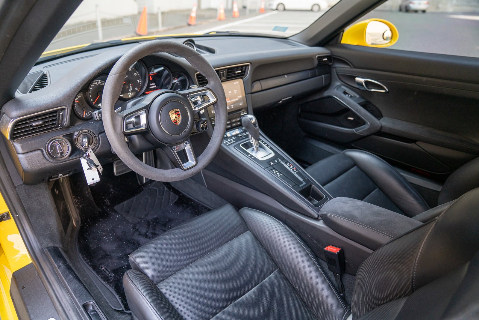 2017 Porsche 911 GTS photo 4