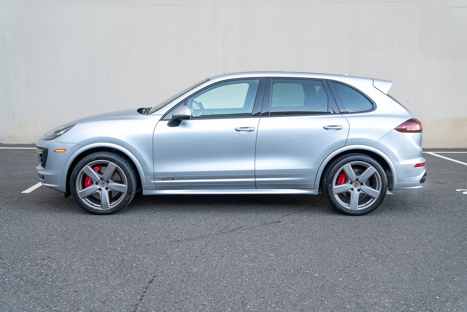 2016 Porsche Cayenne GTS photo 2