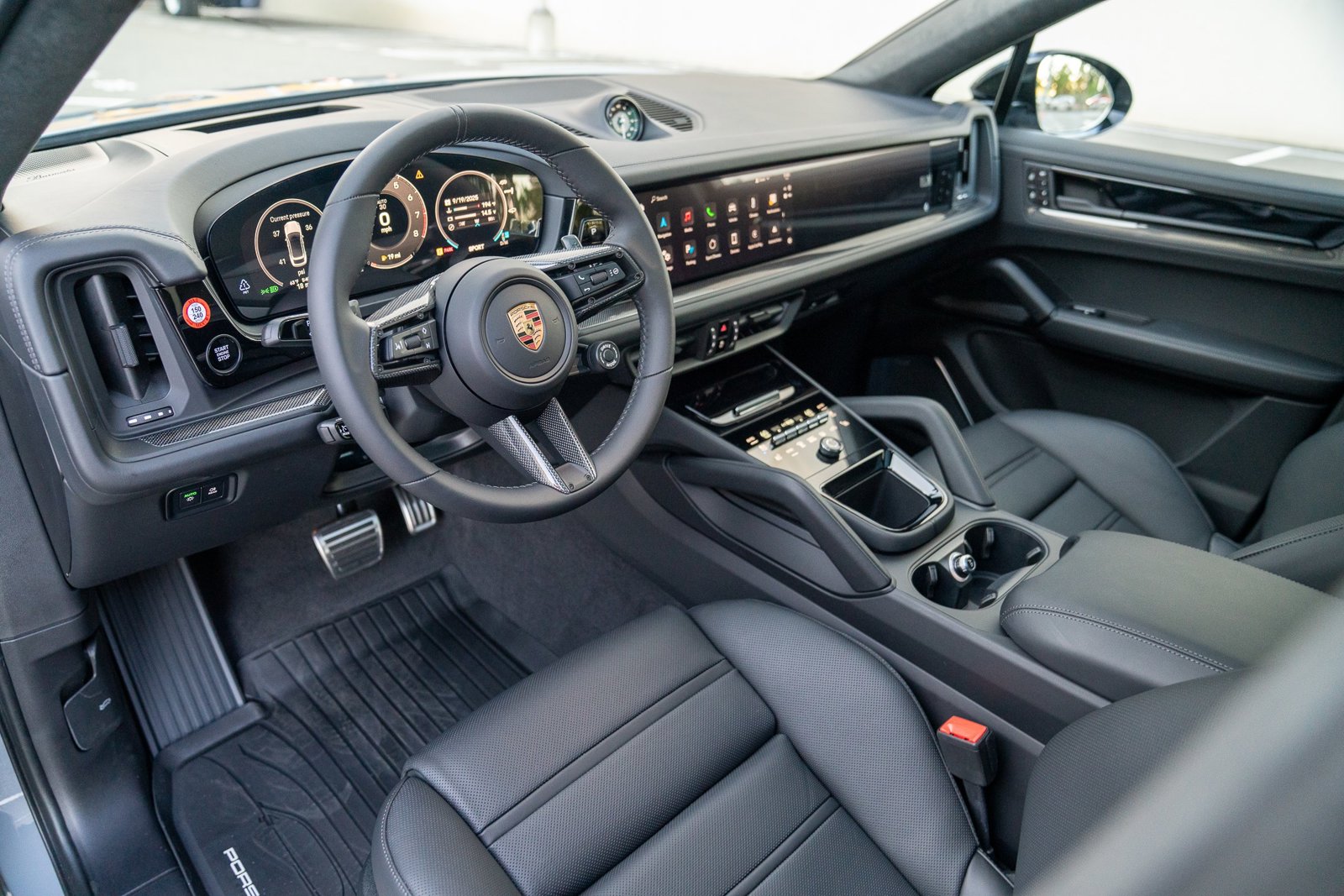 2025 Porsche Cayenne Coupe GTS photo 4