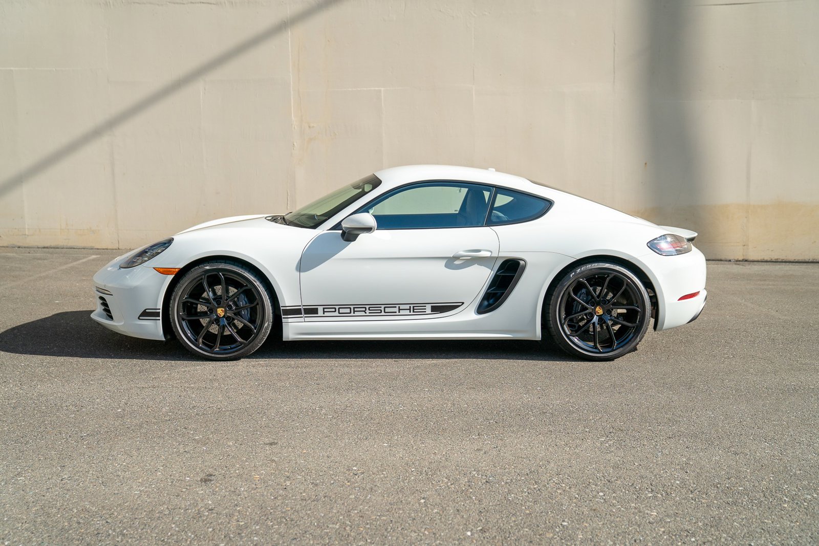 2025 Porsche Cayman Base photo 2