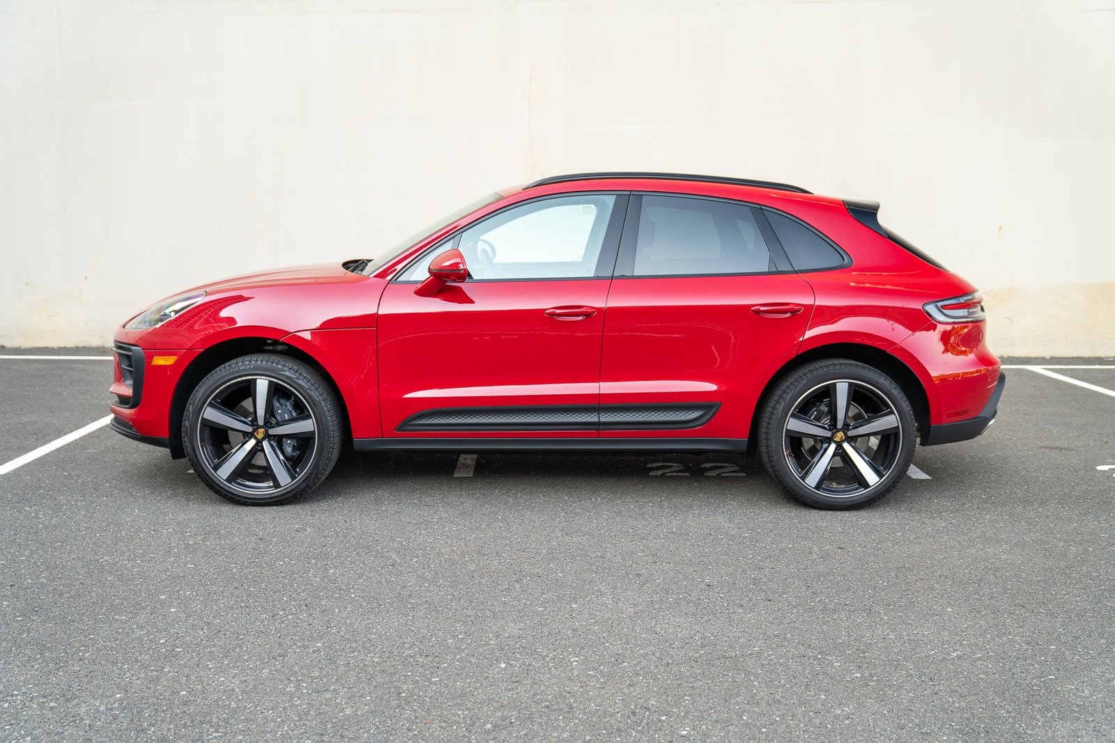2025 Porsche Macan photo 2
