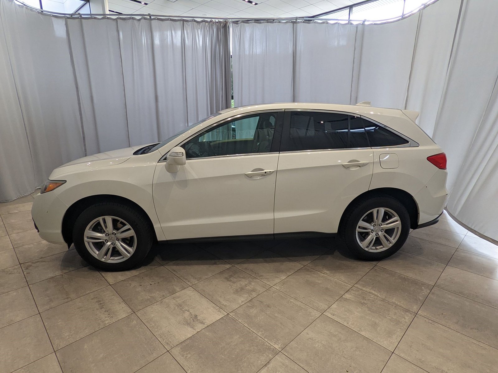 Used 2015 Acura RDX Base with VIN 5J8TB4H32FL028369 for sale in Bellevue, WA