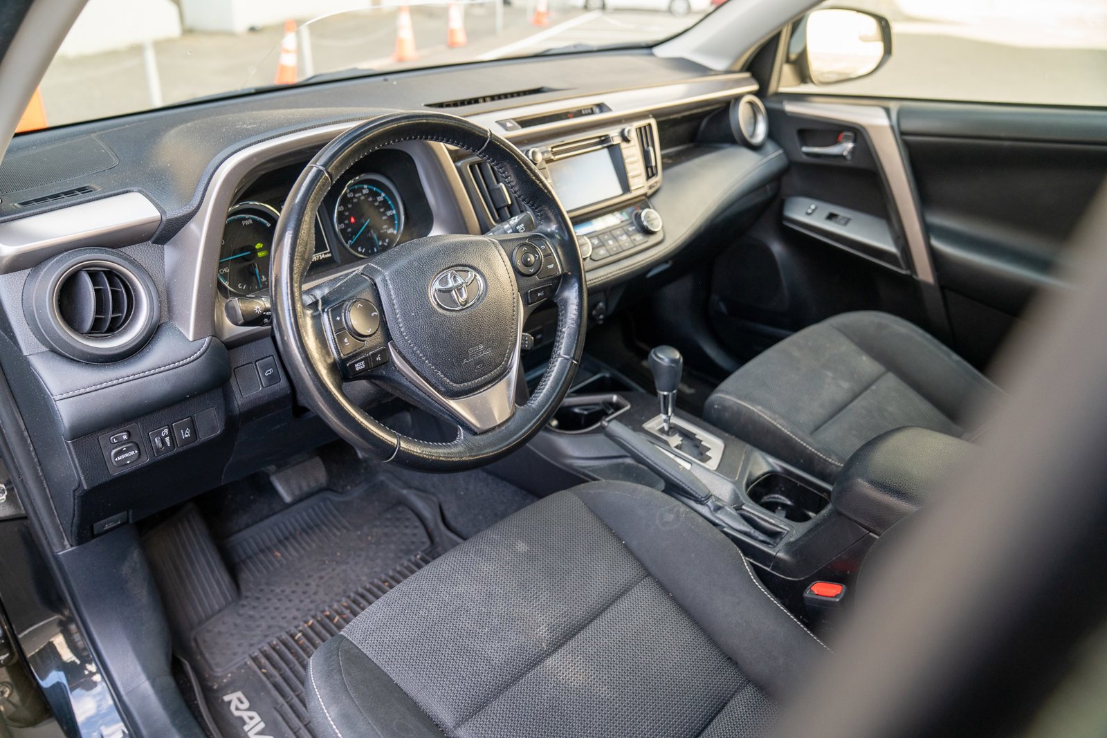 2018 Toyota RAV4 Hybrid XLE photo 4