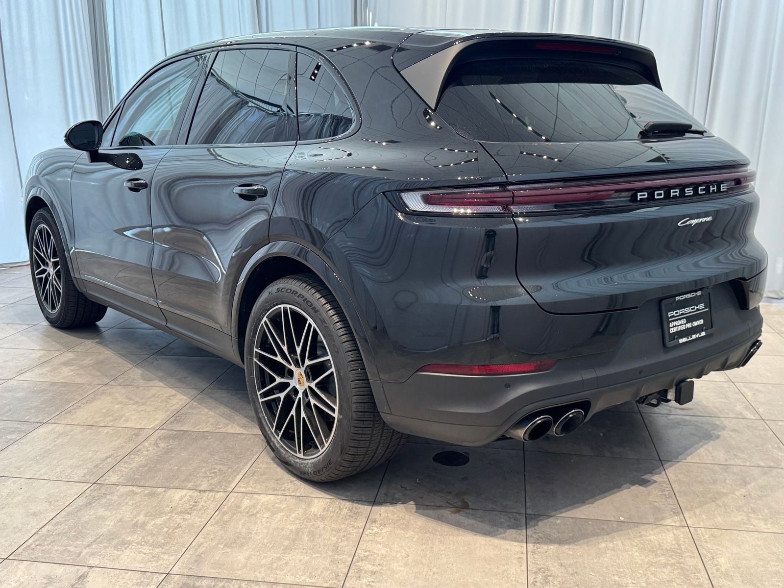 2024 Porsche Cayenne photo 3