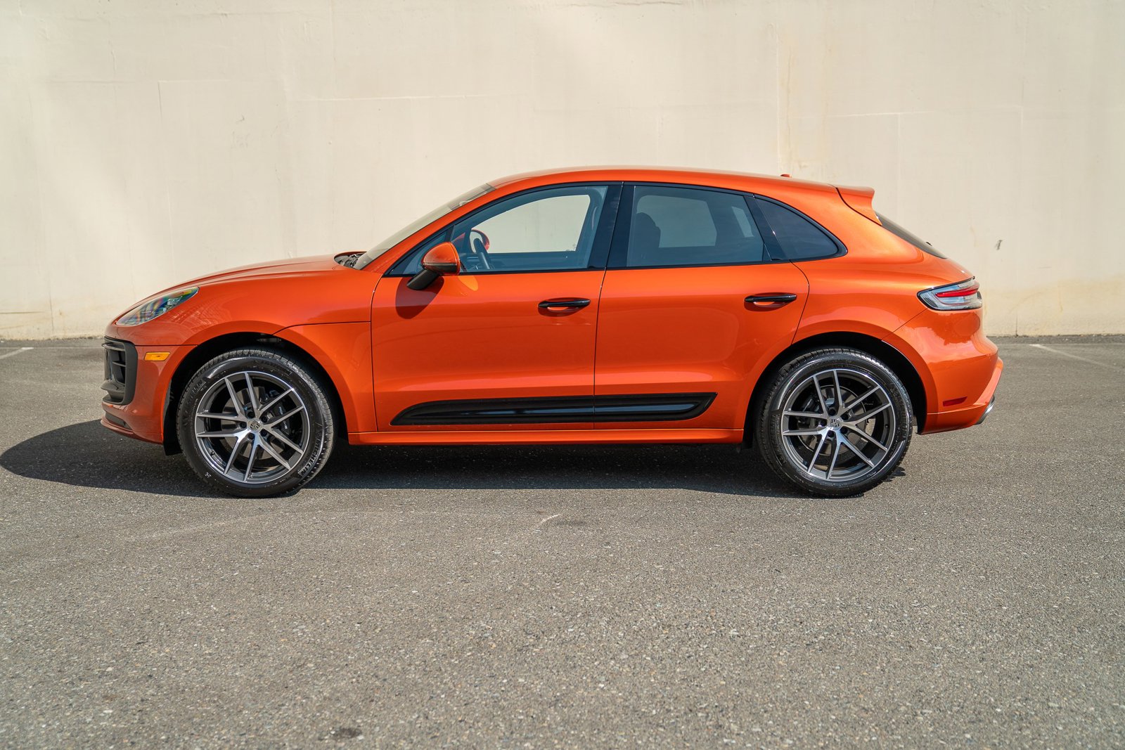 2025 Porsche Macan S photo 2