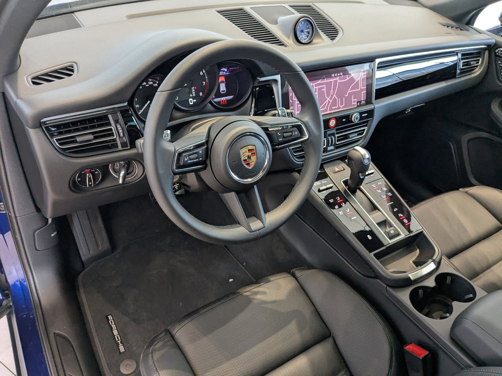 2025 Porsche Macan T photo 4