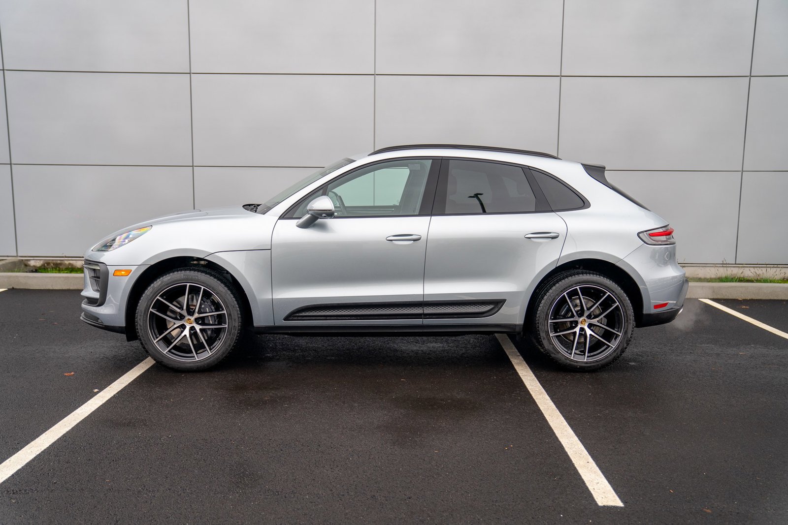 2025 Porsche Macan S photo 2