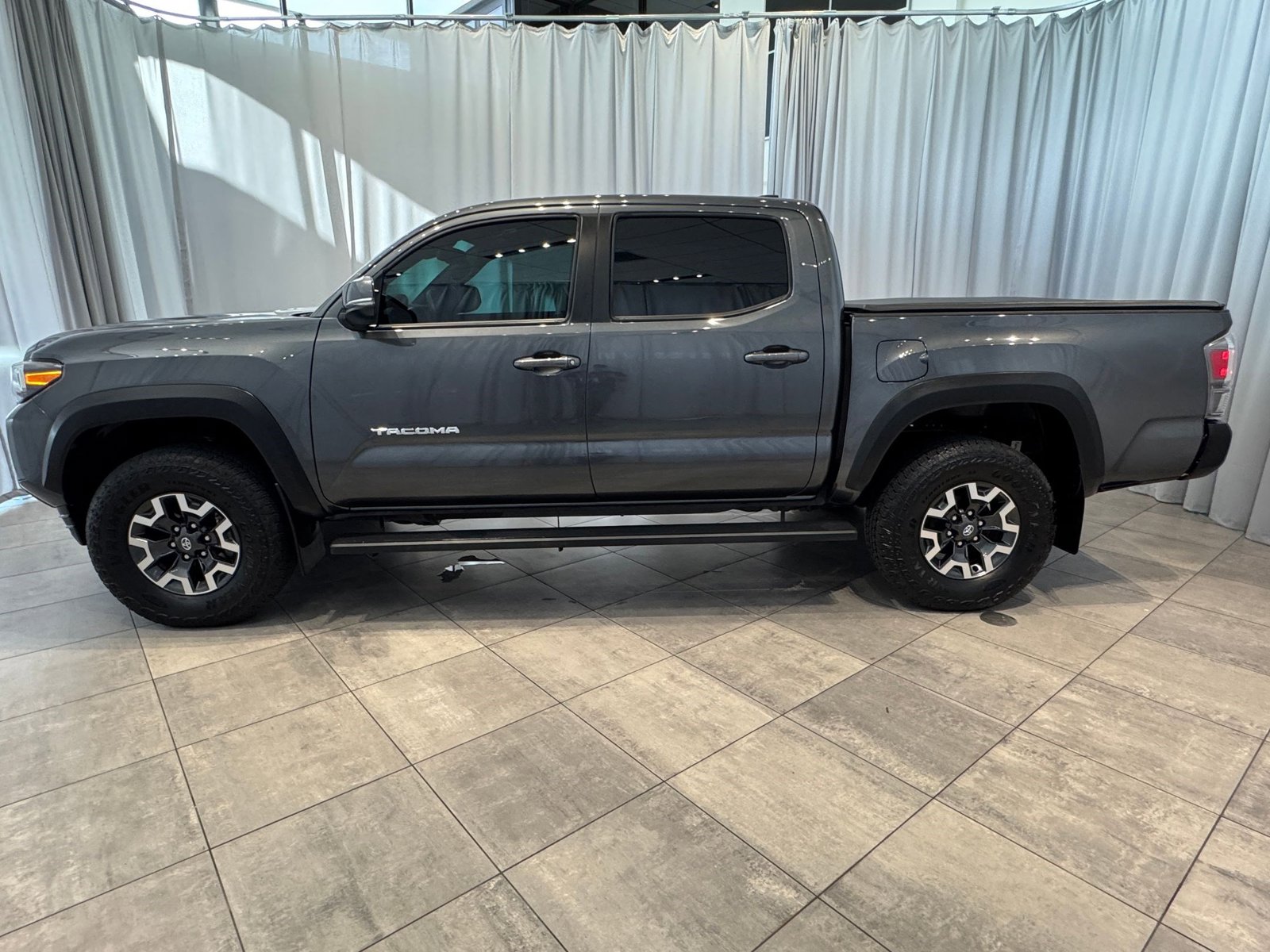 2023 Toyota Tacoma TRD V6 photo 2