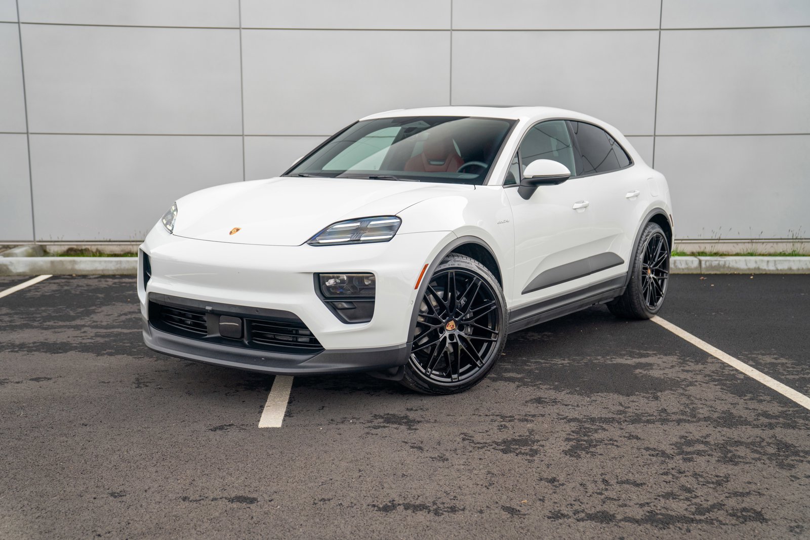 2025 Porsche Macan Macan Electric's photo