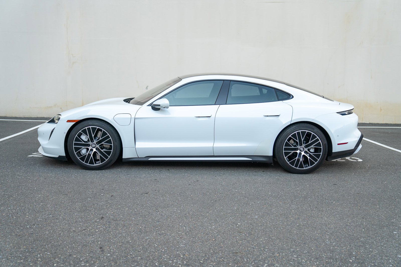 2020 Porsche Taycan Turbo photo 2