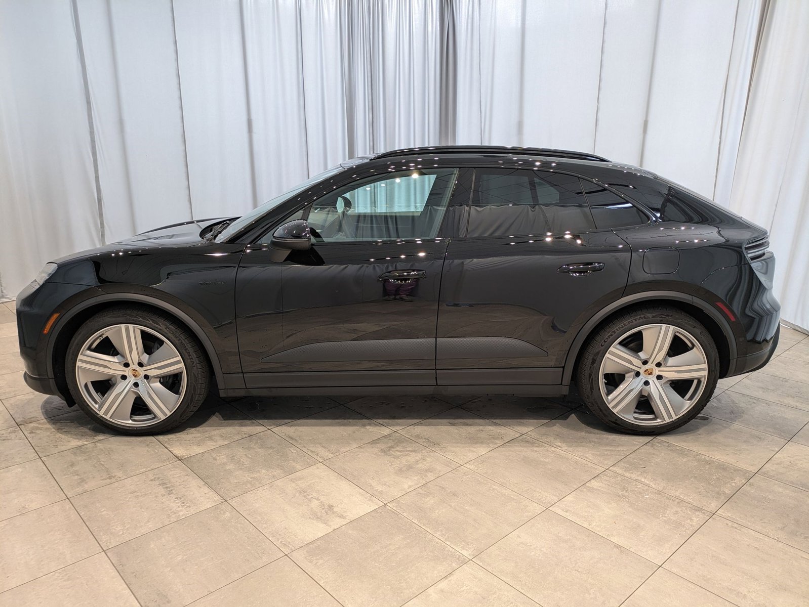 Used 2025 Porsche Macan Base with VIN WP1AD2XA2SL076593 for sale in Bellevue, WA