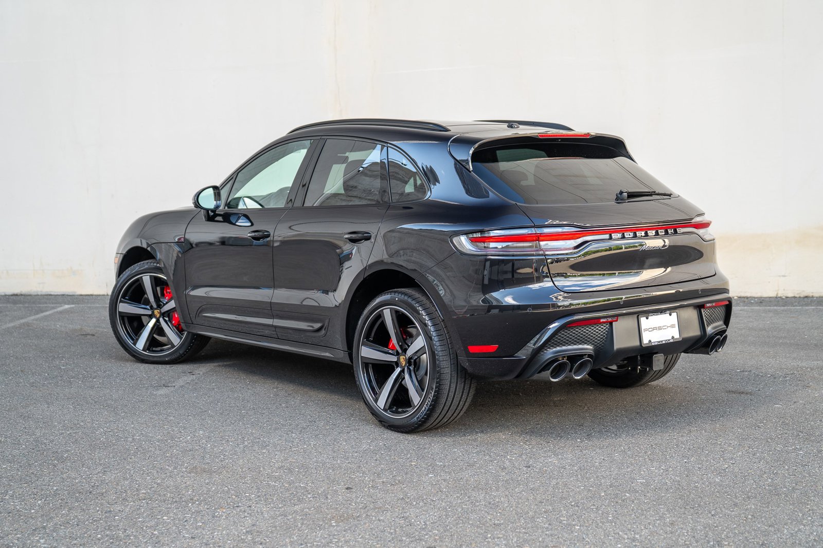 2025 Porsche Macan S photo 3