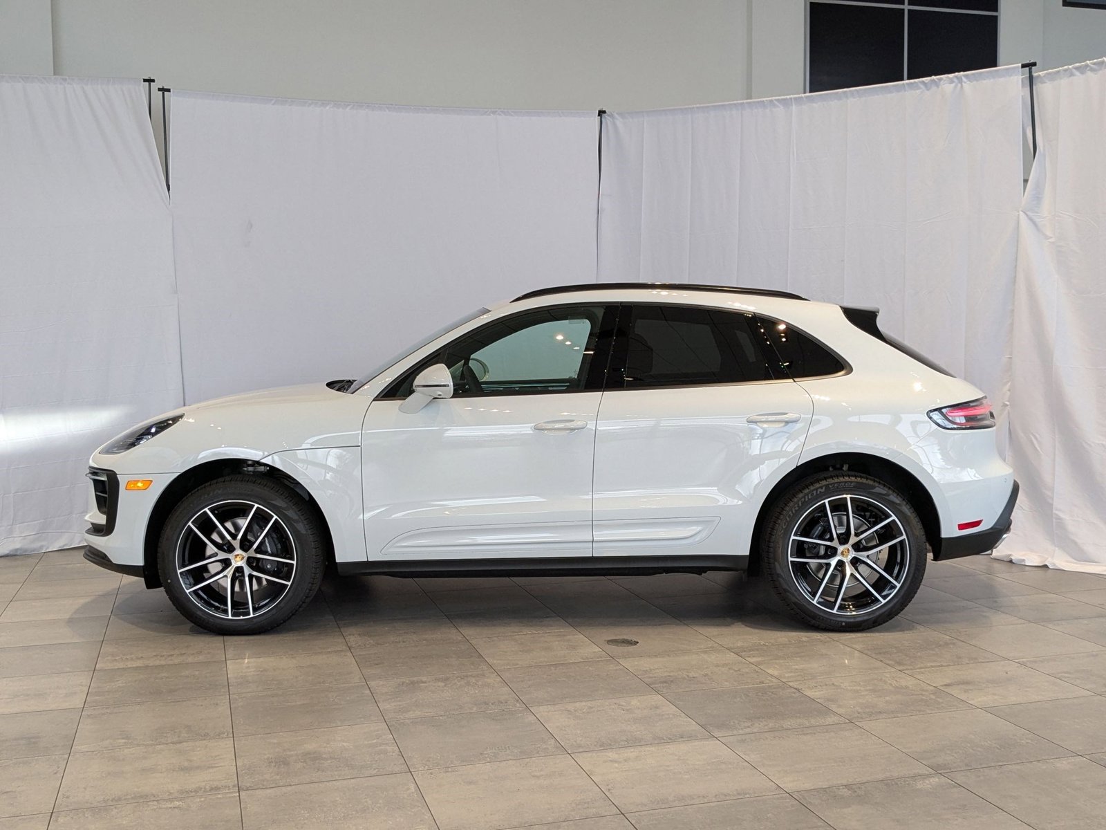 2025 Porsche Macan S photo 2
