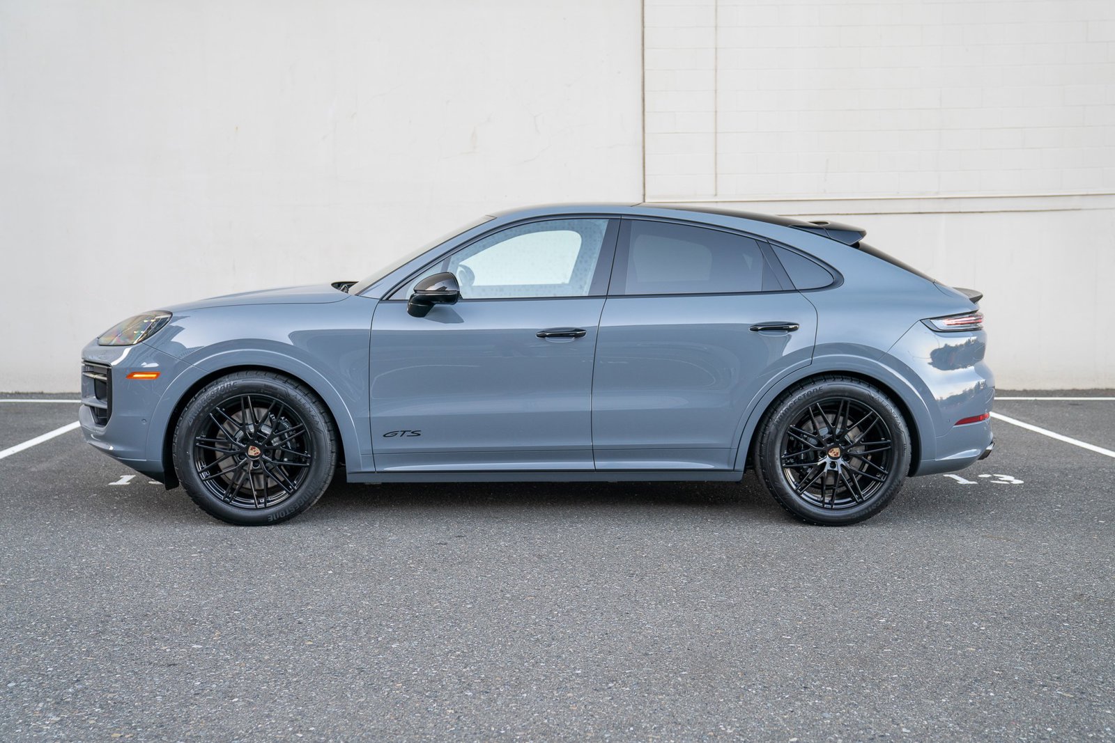 2025 Porsche Cayenne Coupe GTS photo 2