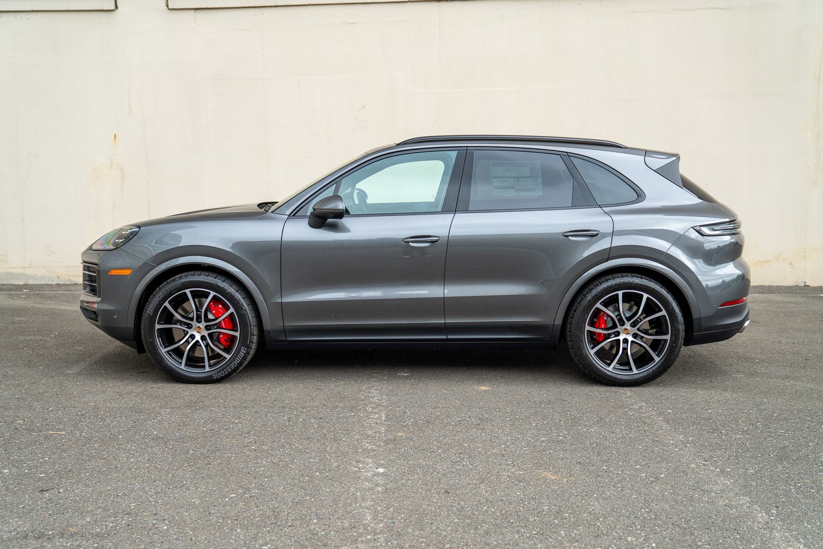 2025 Porsche Cayenne S photo 2