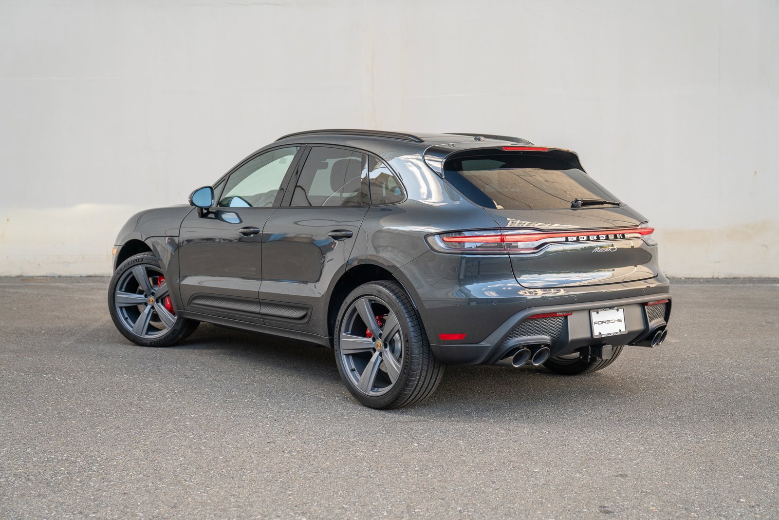 2025 Porsche Macan S photo 3